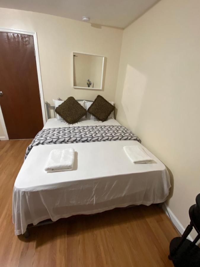 A Great Room In Queens 뉴욕 외부 사진