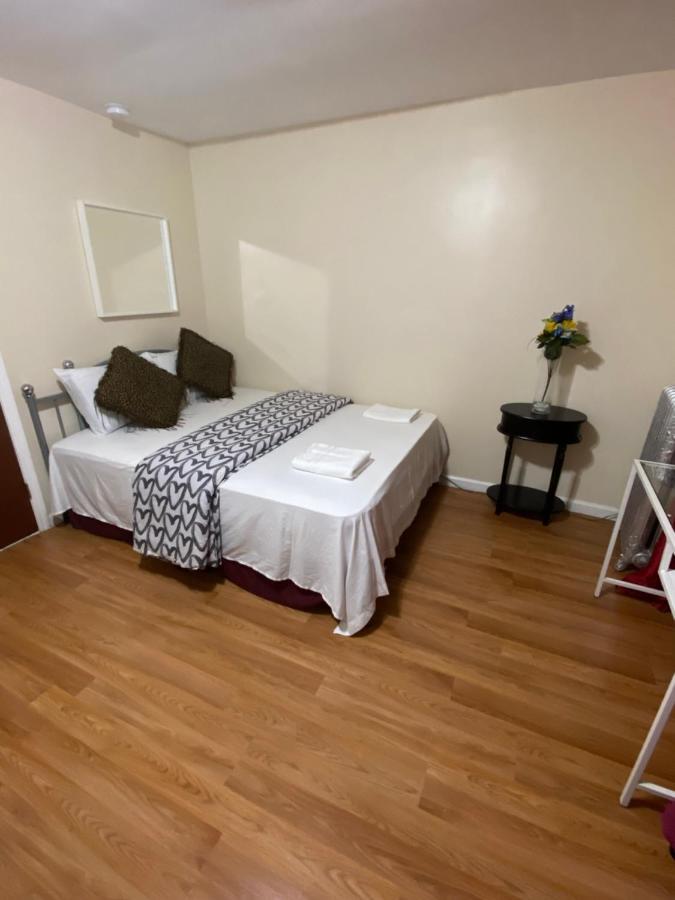 A Great Room In Queens 뉴욕 외부 사진