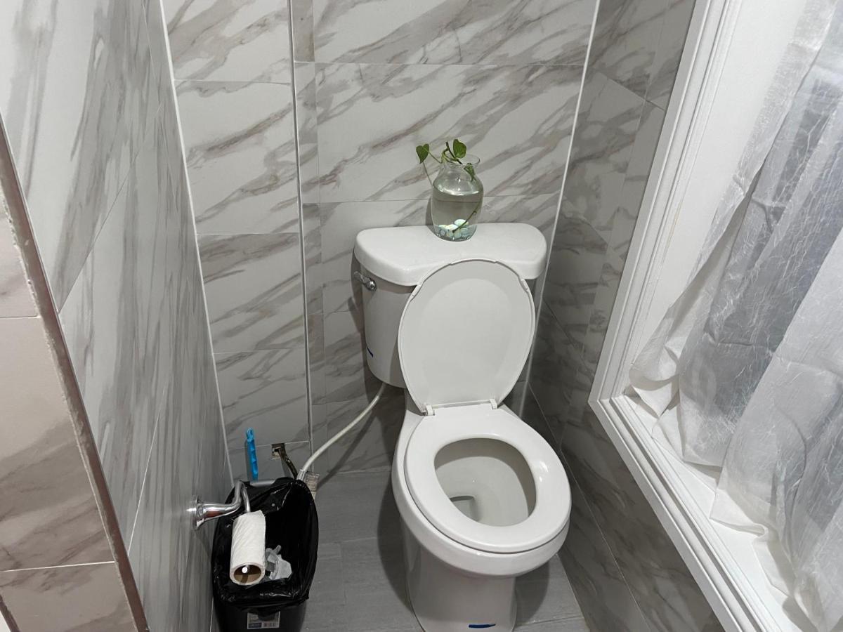 A Great Room In Queens 뉴욕 외부 사진