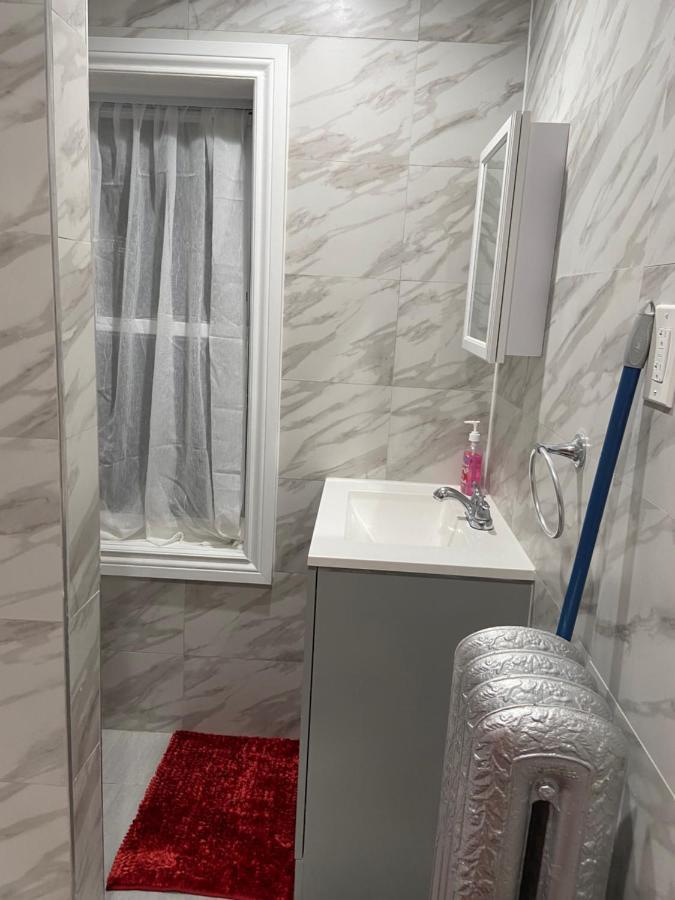 A Great Room In Queens 뉴욕 외부 사진