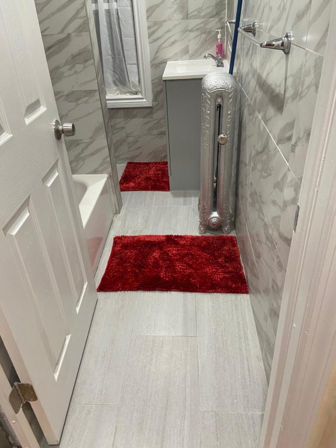 A Great Room In Queens 뉴욕 외부 사진